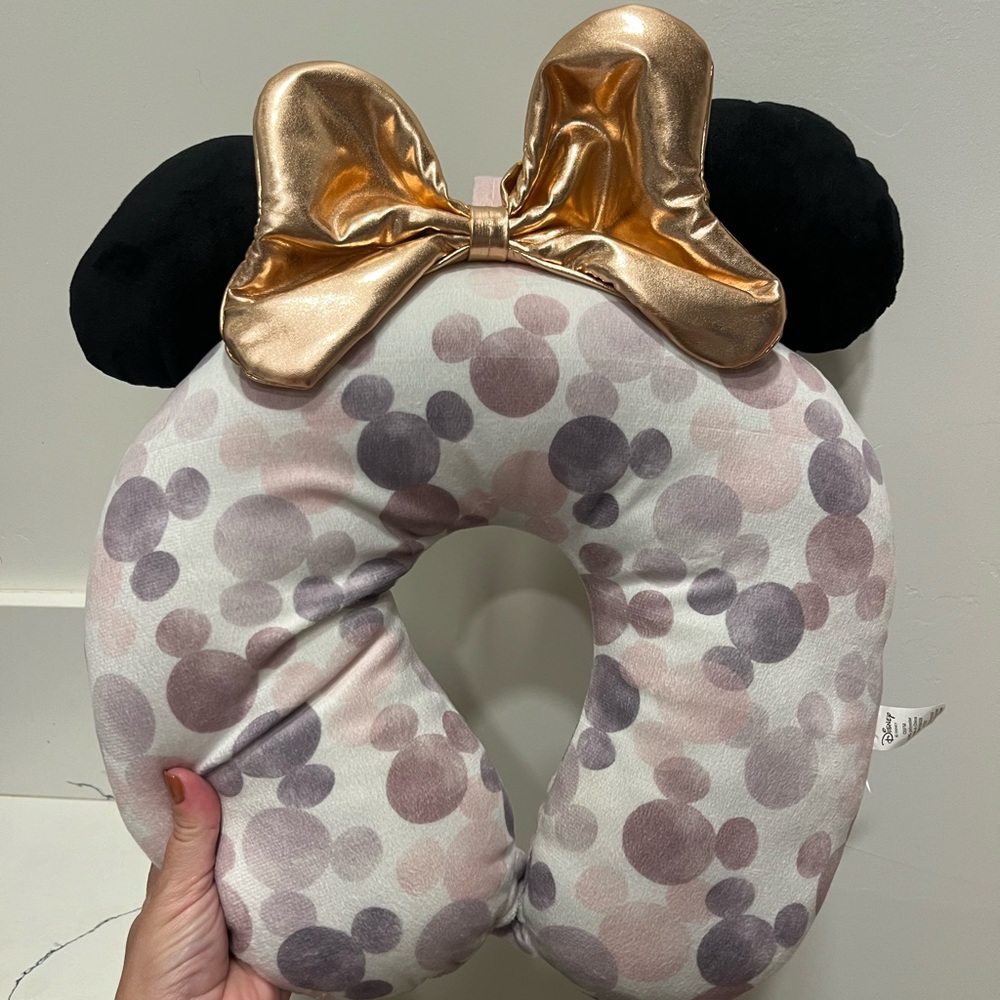 Minnie neck pillow